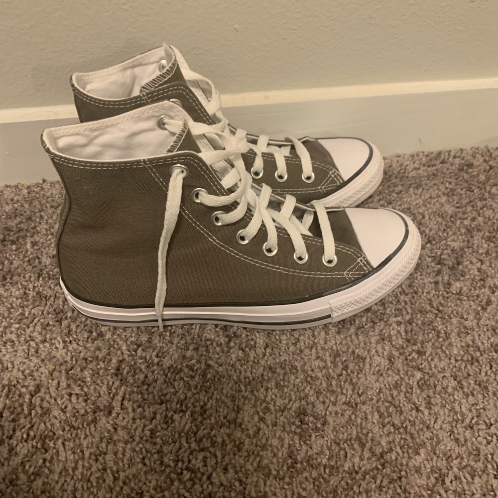 Converse Chuck Taylor Gray (Men’s 5.5) (Women’s 7.5)